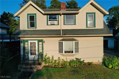 910 Fairview Ave, Millersburg, OH 44654