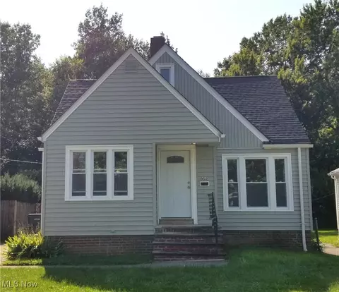 952 Elbon Rd, Cleveland Heights, OH 44121