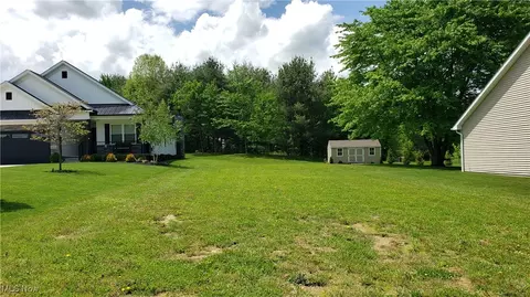 10937 Fox Den Cir, Garrettsville, OH 44231