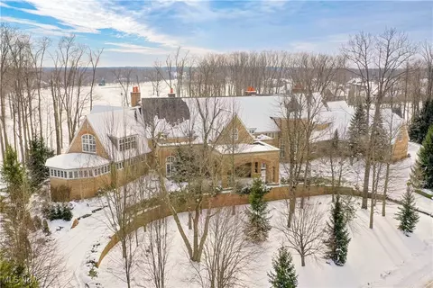 545 Bristol Dr, Aurora, OH 44202