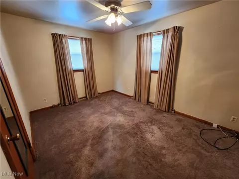 587 Edison St, Struthers, OH 44471 photo 9