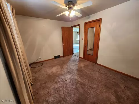 587 Edison St, Struthers, OH 44471 photo 10