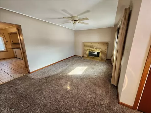 587 Edison St, Struthers, OH 44471 photo 2