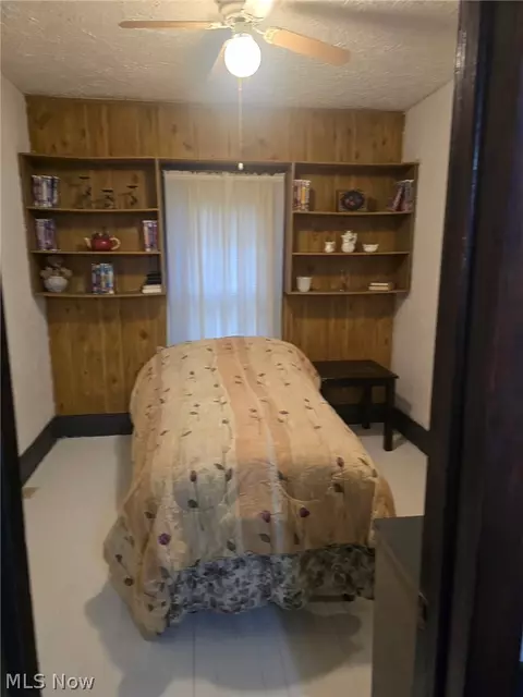 Bedroom - 1300 Mount Vernon Ave, Akron, OH 44310 photo 2 of 2