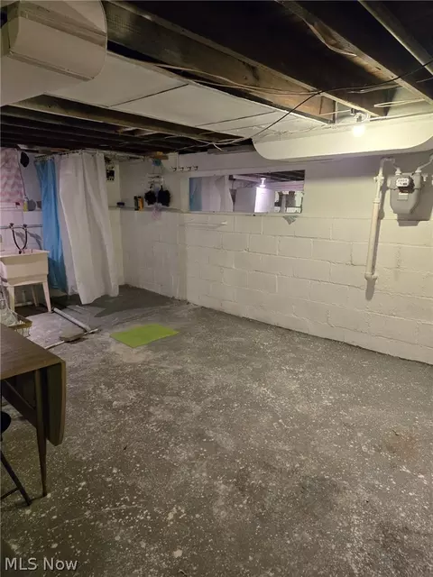 Bath - 1300 Mount Vernon Ave, Akron, OH 44310 photo 2 of 2
