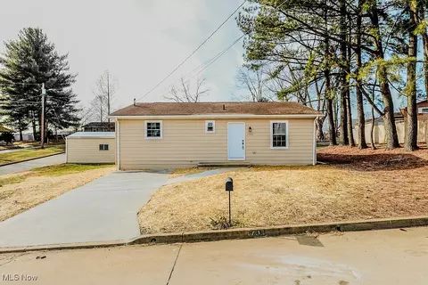 1702 Princeton St, Parkersburg, WV 26101