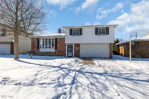6802 Brandywine Rd, Parma Heights, OH 44130