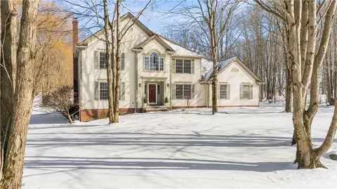 860 Whisperwood Ln, Aurora, OH 44202