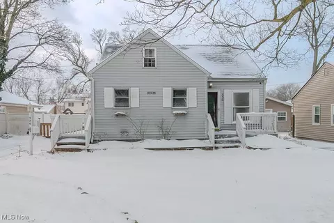336 Waverly Rd, Eastlake, OH 44095