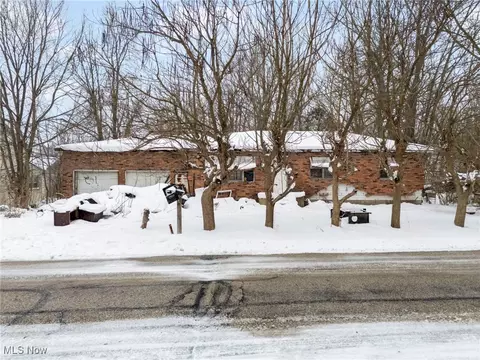 7202 Woodland Ave, Chagrin Falls, OH 44023