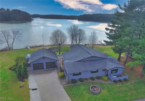 1251 Arrowhead Dr SW, Dellroy, OH 44620