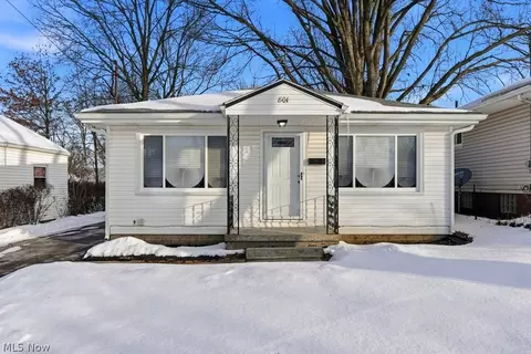 801 Triplett Blvd, Akron, OH 44306