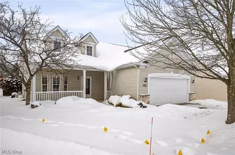 10304 Honeysuckle Ln, Broadview Heights, OH 44147
