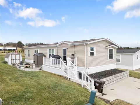 6962 Foxwood Dr SW, Navarre, OH 44662