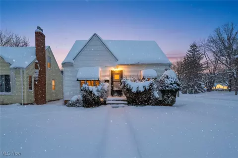5100 Erwin St, Maple Heights, OH 44137
