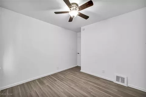 5100 Erwin St, Maple Heights, OH 44137 photo 14
