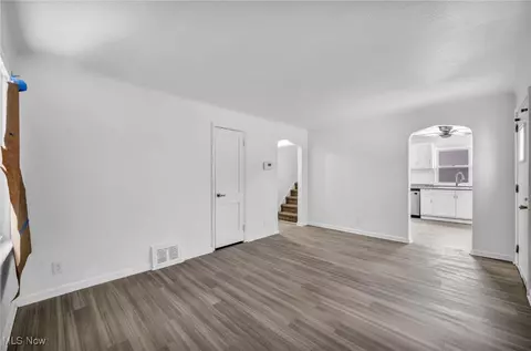 5100 Erwin St, Maple Heights, OH 44137 photo 5