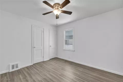 5100 Erwin St, Maple Heights, OH 44137 photo 11