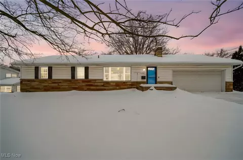 601 Pleasant Valley Dr, Medina, OH 44256