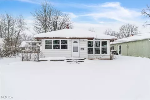 5938 Porter Rd, North Olmsted, OH 44070