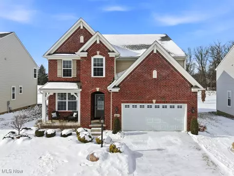 984 Hawkin Ln, Aurora, OH 44202