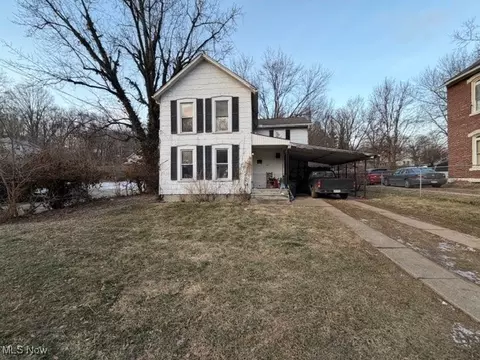 1321 Sharon Ave, Zanesville, OH 43701