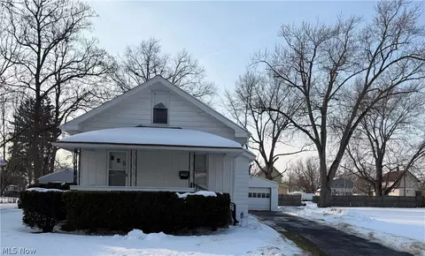 1378 Hazelwood Ave SE, Warren, OH 44484