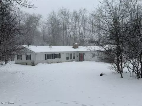 17083 Woodmere Dr, Chagrin Falls, OH 44023