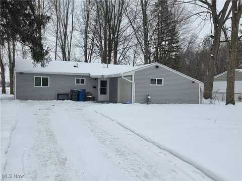 34577 W Point Dr, North Ridgeville, OH 44039