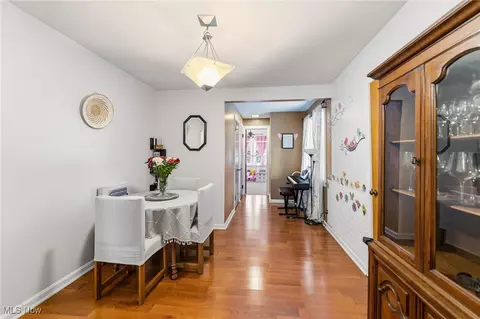 Entry Way - 18 E Oakland Blvd, Struthers, OH 44471 photo 1 of 1