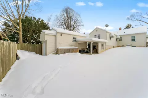 Exterior - 18 E Oakland Blvd, Struthers, OH 44471 photo 4 of 5