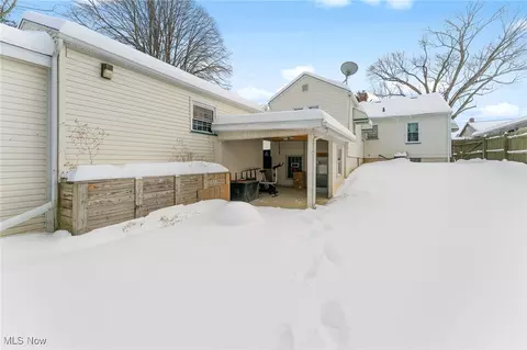 Exterior - 18 E Oakland Blvd, Struthers, OH 44471 photo 3 of 5