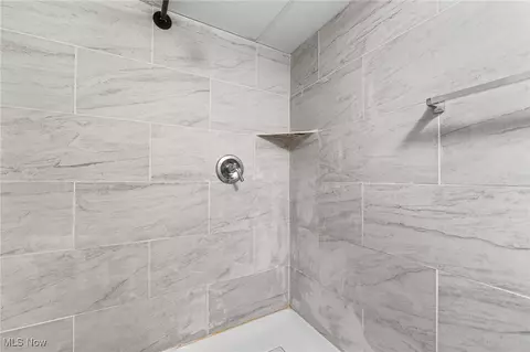 Bath - 18 E Oakland Blvd, Struthers, OH 44471 photo 3 of 3
