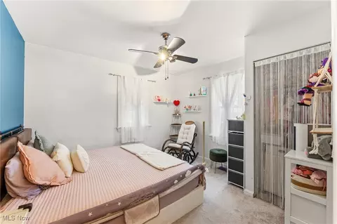 Bedroom - 18 E Oakland Blvd, Struthers, OH 44471 photo 1 of 2