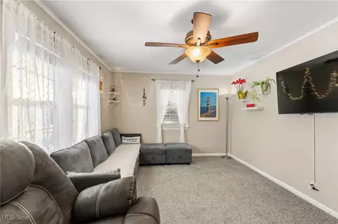 Living - 18 E Oakland Blvd, Struthers, OH 44471 photo 1 of 1