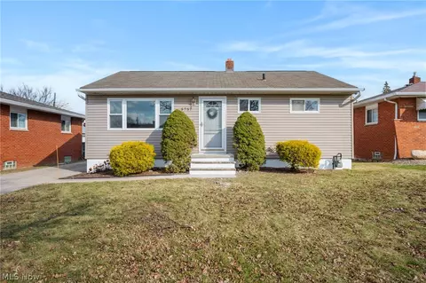 5757 Defiance Ave, Brook Park, OH 44142