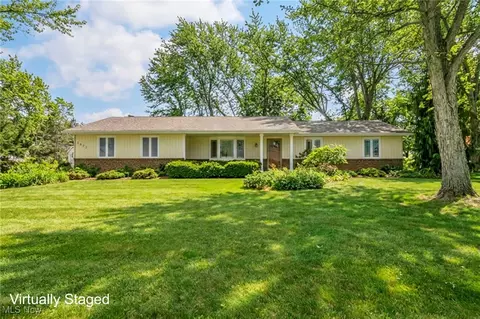 3872 Royalton Rd, Brecksville, OH 44141