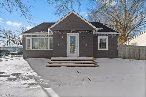 1028 Foster Ave, Elyria, OH 44035