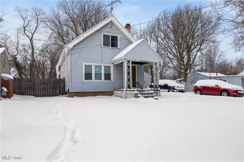 376 Taylor St, Amherst, OH 44001