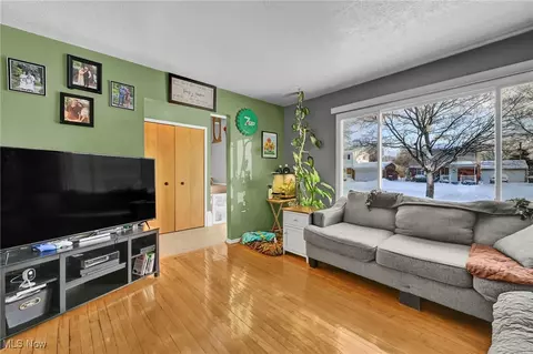 Living - 856 Salem Ave, Elyria, OH 44035 photo 1 of 1