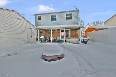 Exterior - 856 Salem Ave, Elyria, OH 44035 photo 3 of 3