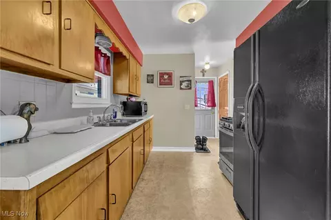 Entry Way - 856 Salem Ave, Elyria, OH 44035 photo 2 of 2