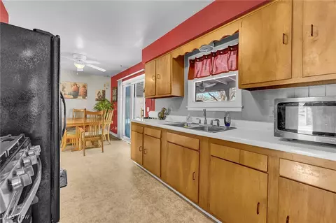Kitchen - 856 Salem Ave, Elyria, OH 44035 photo 1 of 2