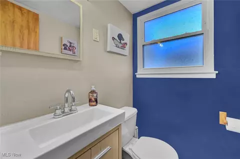 Bath - 856 Salem Ave, Elyria, OH 44035 photo 2 of 4