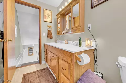 Bath - 856 Salem Ave, Elyria, OH 44035 photo 4 of 4