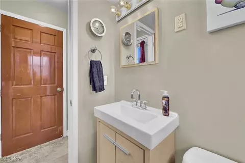 Bath - 856 Salem Ave, Elyria, OH 44035 photo 1 of 4