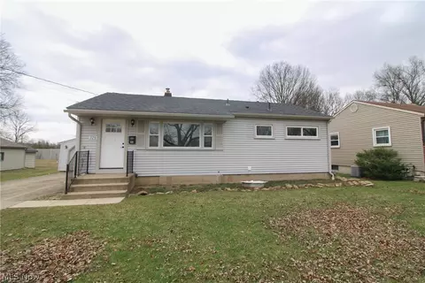325 S Inglewood Ave, Austintown, OH 44515