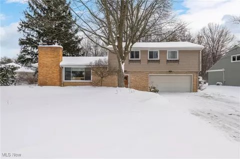 1185 Dellwood Dr, Westlake, OH 44145