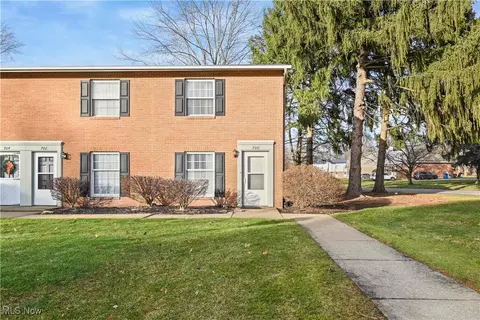 700 Lakeview Dr, Cortland, OH 44410
