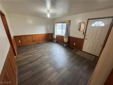 1331 E 28th St, Ashtabula, OH 44004 photo 2